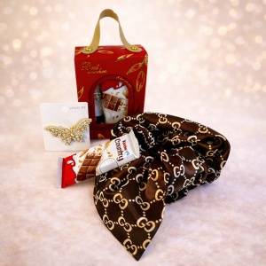 Set Martisor femei, esarfa satinata, brosa fluture, Kinder Country, maro - Img 2