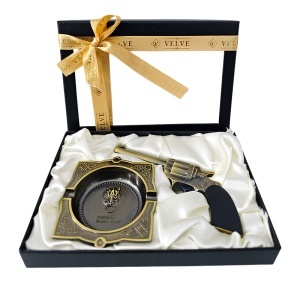 Set pentru barbati Outlaw Kit, cutie cu scrumiera si bricheta din metal model Revolver, Vintage bronz