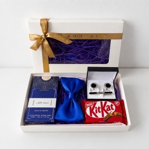 Set pentru barbati Royal Blue Edition, cu parfum arabesc Sayaad Al Quloob 50 ml, papion albastru, butoni, ac de cravata si ciocolata - Img 5