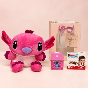 Set pentru copii Stitch Sweet Pink cu plus roz 24 cm, parfum 35 ml si Kinder Chocolate, in punga cadou roz - Img 3