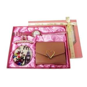Set pentru femei JESOU COLLECTION, cutie cu patru articole practice, ceas dama, portofel, clama pentru par si oglinda, Roz pudrat