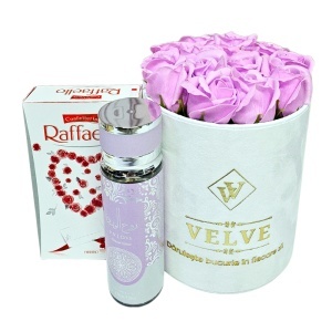 Set premium cu trandafiri de sapun lila, spray pentru corp V.V. Love si Raffaello