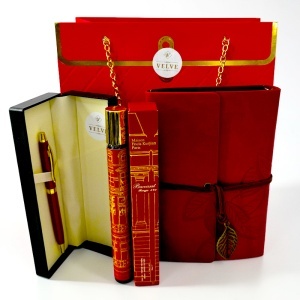 Set premium Prestige Red unisex, cu jurnal, pix si parfum M. F. Kurkdjian 35 ml, in cutie eleganta tip geanta - Img 3