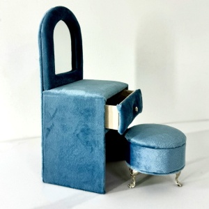 Suport bijuterii sub forma de mobilier, Masuta de toaleta cu scaun, Albastru, 24x11