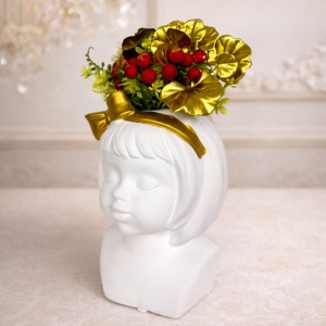 Vaza Girl, din material ceramic, cu aranjament floral artizanal, Alb/Auriu