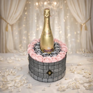 Velve Silver Gift, aranjament floral cu trandafiri de sapun si spumant Angelli Cuvee Gold