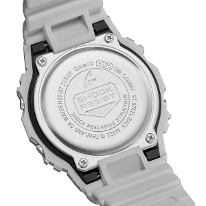 Casio G-Shock DW-5600FF-8ER - Мъжки часовник - Img 2
