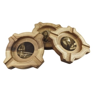 Stylish wooden cigars ashtray with engraved metal plate