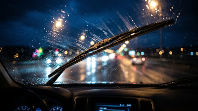 5 semne clare că trebuie să schimbi ștergătoarele auto imediat