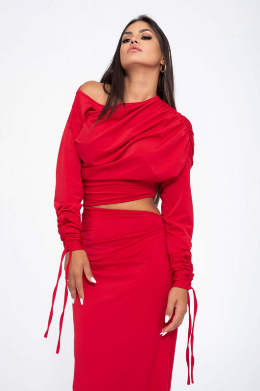 Rochie lunga rosie cu aspect drapat pentru dama