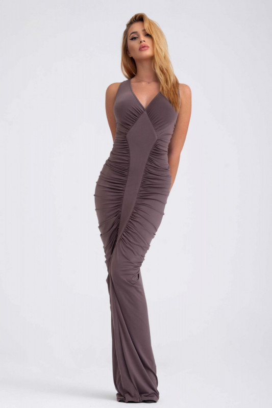 Rochie lunga drapata latte cu decolteu pentru dama
