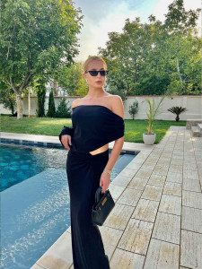 Rochie lunga, neagra cu decupaj lateral si nod in talie - Img 1