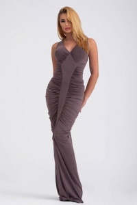 Rochie lunga drapata latte cu decolteu pentru dama - Img 4