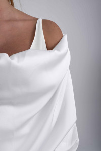 Rochie mini alba cu drapaje si top vaporos - Img 7