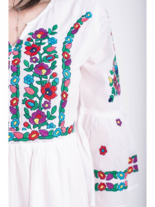 Rochie tip ie traditionala din bumbac alb cu model brodat multicolor - Img 8