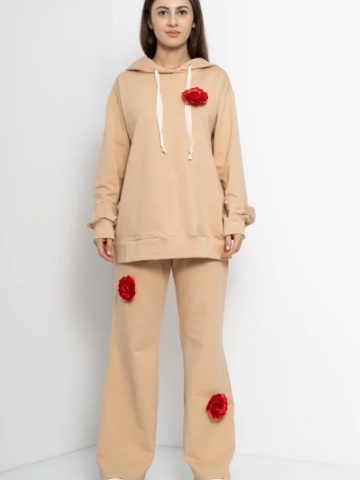 Trening dama COZY CUSTOM Oversize WKND bej cu 3 trandafiri rosii-Evazat