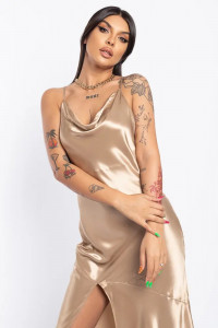 Rochie dama din satin bej cu crapatura Assos mm - Img 1