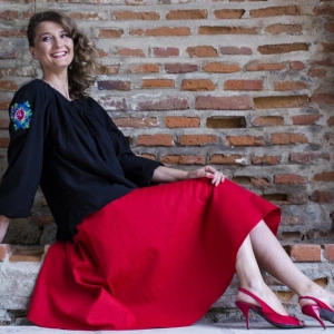 IE CONTEMPORANA CU TRANDAFIR FUCSIA