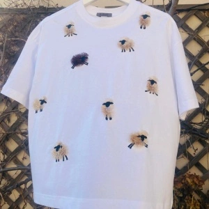 Tricou cu mânecă scurtă, cu oițe