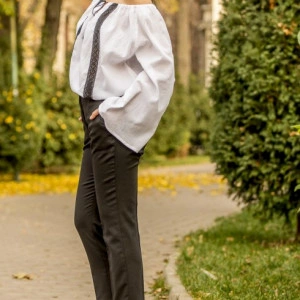 IE CONTEMPORANA, CU DANTELA NEAGRA