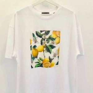 TRICOU CU LĂMÂI