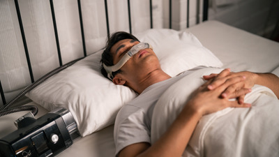 Cum funcționează oxigenoterapia la domiciliu: ce face terapia, ce nu face și cum e monitorizată