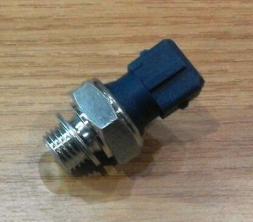 SENZOR PRITISKA ULJA KHD/DEUTZ 1013 01182793