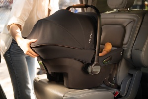 Scoica auto cu ISOFIX integrat Nuna PIPA urbn Granite, nastere - 75 cm, testata inclusiv la impact lateral, conform ECE R129 si testata ADAC - Img 3