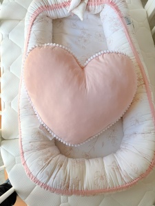 Perna Decorativa Inima din Bumbac, 39×28 cm, Koell Boho, Roz pal, cu Pompoane - Img 3