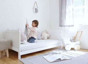 Set Patut Transformabil 2in1, pentru copii, din lemn masiv de Pin, 140 x 70 cm, protectii laterale incluse, Woodies Safe Dreams, Classic, Alb cu Saltea pentru patut copii, Mykids, Cocos, Confort II, 140 x 70 x 10 cm - Img 5
