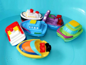 Set Jucarii pentru Baie, 2 Barci plutitoare, din cauciuc, Jokomisiada, ZA4338 A, Mov/Galben - Img 2