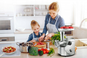 Masina electrica profesionala de tocat carne, Berdsen, 1800W, 2 kg/min, accesorii pentru tocat si feliat, BM601, Alba - Img 4