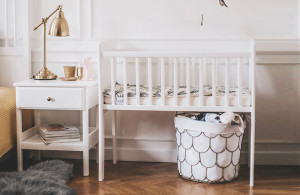 Patut pentru copii, 90 x 40 cm, din lemn de pin, laterale MDF, Woodies Safe Dreams, Classic Crib, Alb - Img 3