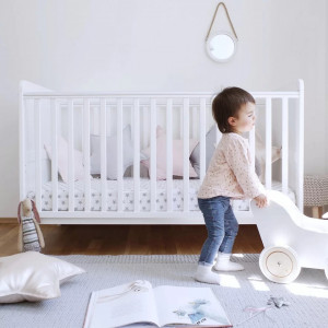 Patut Transformabil 2in1, din Lemn Masiv de Pin, MDF, 140 x 70 cm, pentru copii si junior, vopsea certificata, 3 trepte de reglare inaltime, 3 lamele detasabile, Woodies Safe Dreams, Classic, Alb - Img 6