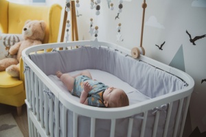 Set Patut Rotund pentru Copii, Multifunctional, Waldin, 5in1 + Sistem de Leganare, Saltele Incluse, Co-Sleeper, Tarc de Joaca, Masa si Scaun pentru Activitati, Culoare Alba - Img 5