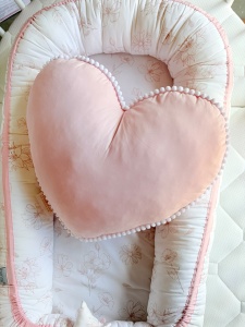 Perna Decorativa Inima din Bumbac, 39×28 cm, Koell Boho, Roz pal, cu Pompoane - Img 2