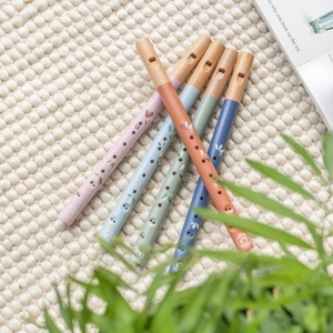Fluier colorat din lemn pentru copii - Speedy Monkey
