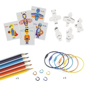 Kit creativ brelocuri cu eroi din plastic magic .