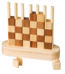 Joc de logica si strategie cu piese in 2 culori