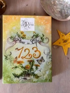 Ilustrație acuarelă cu număr artistic în stil simbolic și decorativ