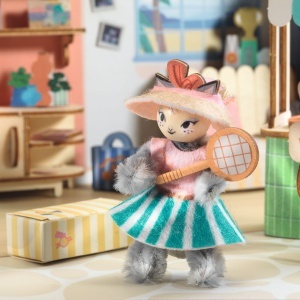 Kit modelism pentru realizarea unei mini căsuțe cu mobilier și personaj.