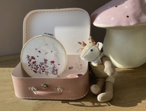 Set creativ Embroidery Kits Ladybugs - broderie pentru copii și adulți.