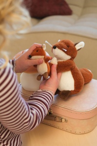 Vulpe cu pui Egmont Toys jucărie de pluș