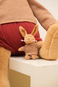Iepuraș de pluș Lenny Egmont Toys în pulover tricotat