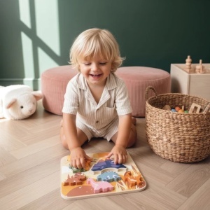 Puzzle din lemn cu figurine dinozauri pentru joc imaginativ
