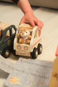 Ambulanța din Lemn cu Figurină Egmont Toys