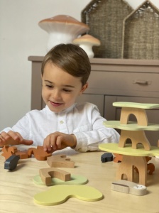 piese din lemn de construit, stivuit si echilibrat