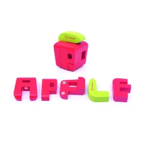 Puzzle 3D APPLE din lemn – formă de măr roșu compus din litere