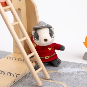 Stație de pompieri din fetru cu prieten miniatural | Egmont Toys