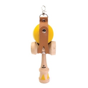 Sv_23162 - Kendama GEOM galbenă, alături de husă din piele vegană cu breloc, Svoora